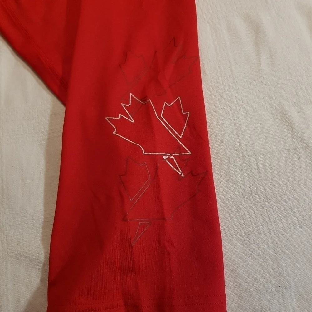 Canada Day women's size XL or 3X red maple leaf designed cropped leggings - Picture 2 of 3